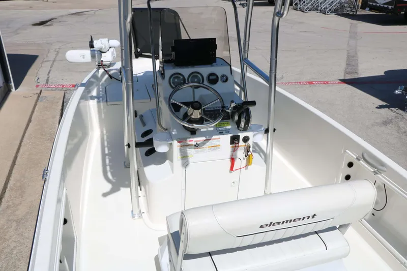 Slide: The Image of Bayliner Element F18 2017 - 16