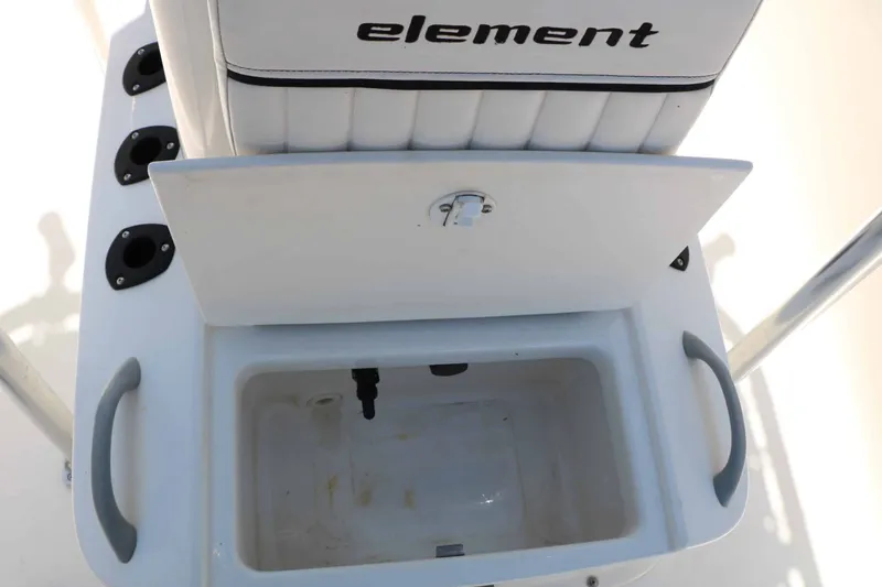 Slide: The Image of Bayliner Element F18 2017 - 32