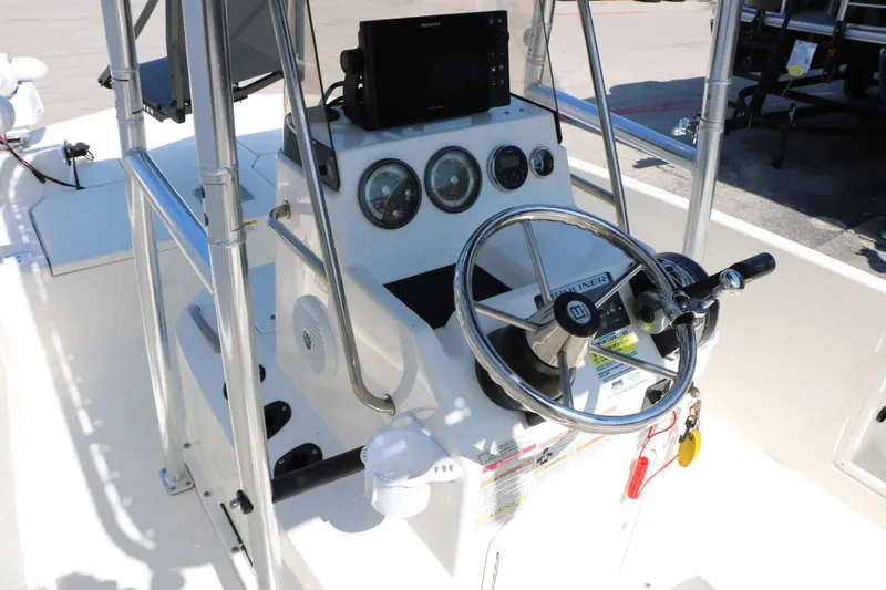 Slide: The Image of Bayliner Element F18 2017 - 31