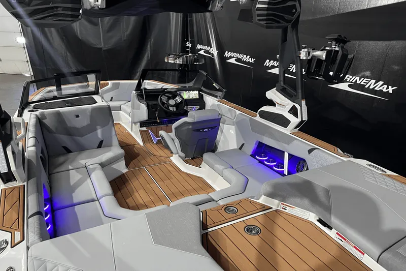 Slide: The Image of Nautique Super Air Nautique GS20 2025 - 10