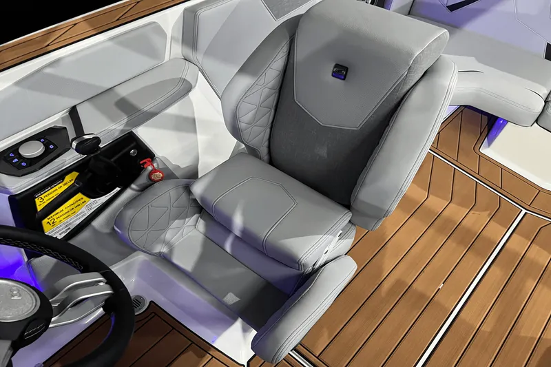 Slide: The Image of Nautique Super Air Nautique GS20 2025 - 18