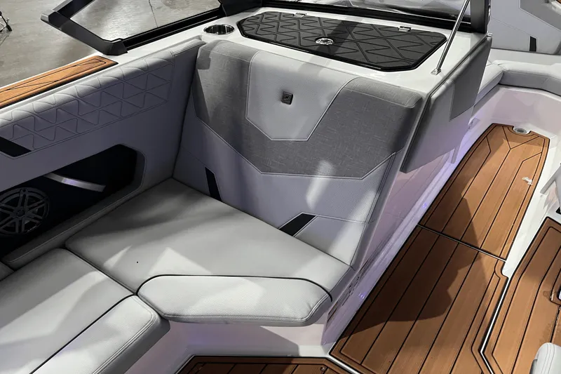 Slide: The Image of Nautique Super Air Nautique GS20 2025 - 19