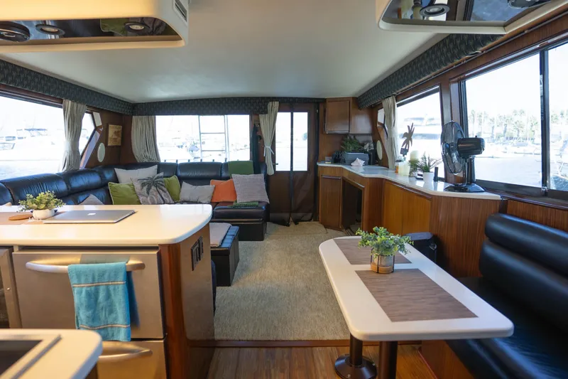 Slide: The Image of Hatteras 58 Convertible 1990 - 24