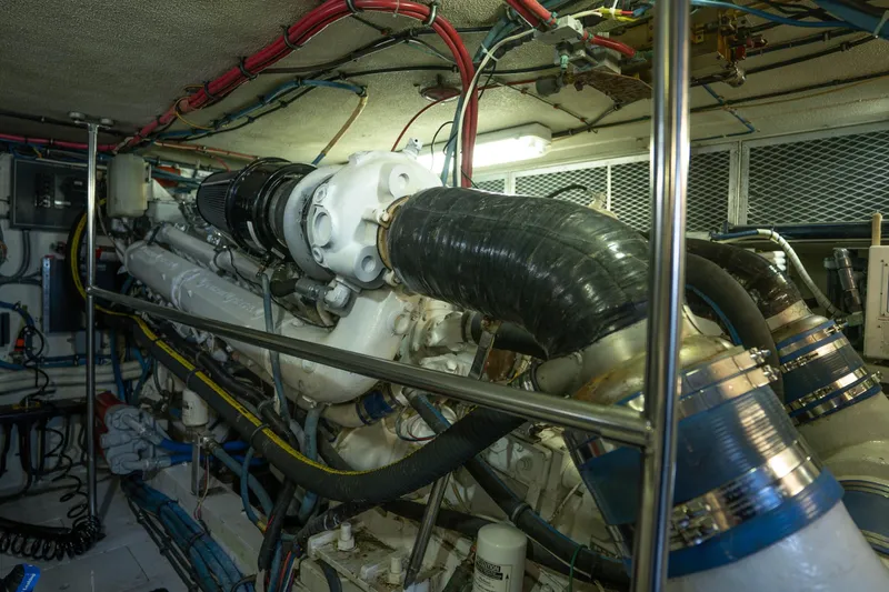 Slide: The Image of Hatteras 58 Convertible 1990 - 44