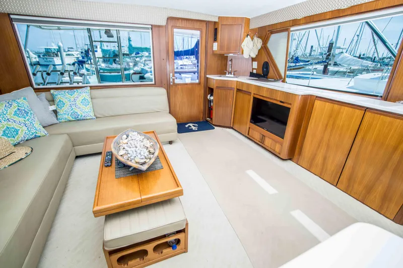 Slide: The Image of Hatteras 58 Convertible 1990 - 21