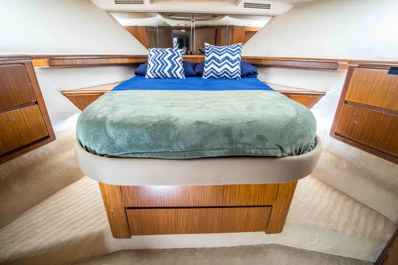 Slide: The Image of Hatteras 58 Convertible 1990 - 25