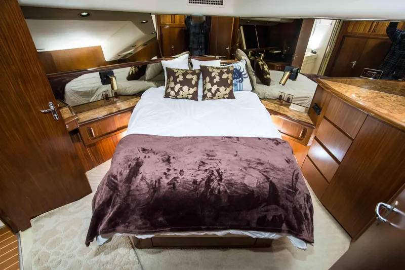 Slide: The Image of Hatteras 58 Convertible 1990 - 29