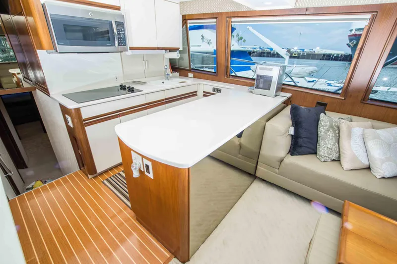 Slide: The Image of Hatteras 58 Convertible 1990 - 22