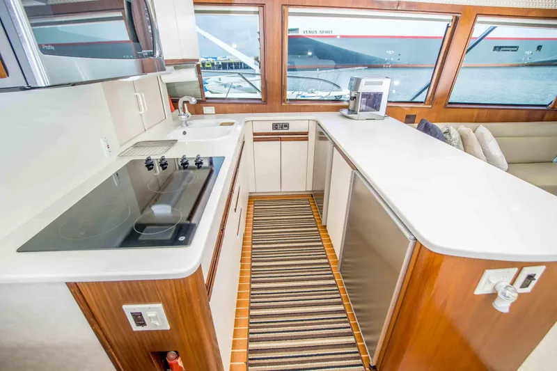 Slide: The Image of Hatteras 58 Convertible 1990 - 23
