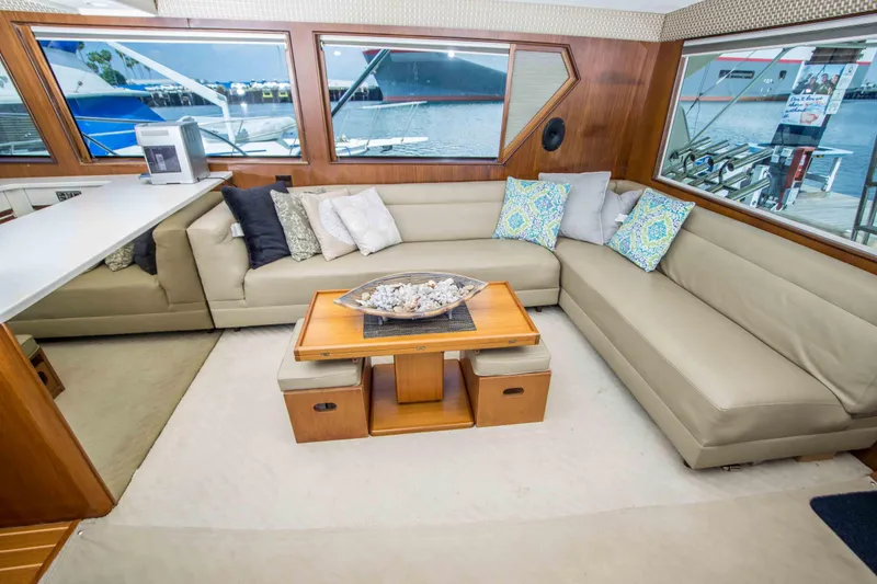 Slide: The Image of Hatteras 58 Convertible 1990 - 20