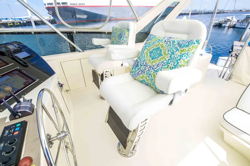 Slide: The Image of Hatteras 58 Convertible 1990 - 12