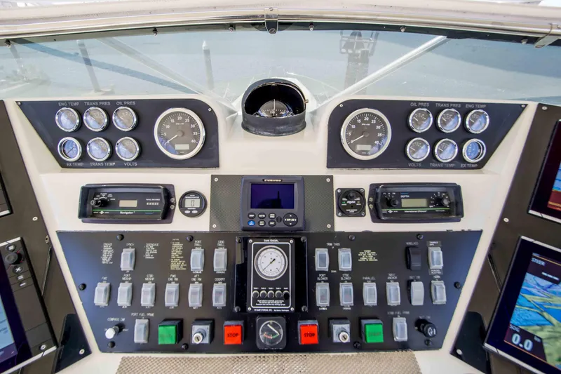 Slide: The Image of Hatteras 58 Convertible 1990 - 11