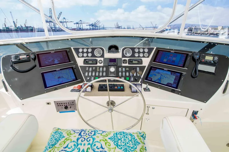 Slide: The Image of Hatteras 58 Convertible 1990 - 8