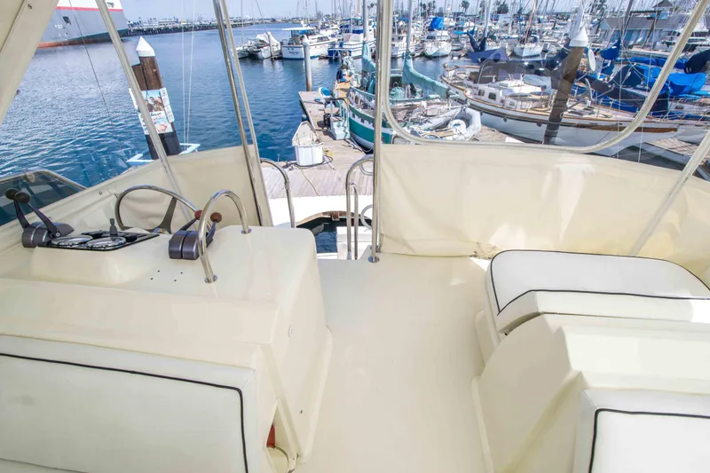 Slide: The Image of Hatteras 58 Convertible 1990 - 16