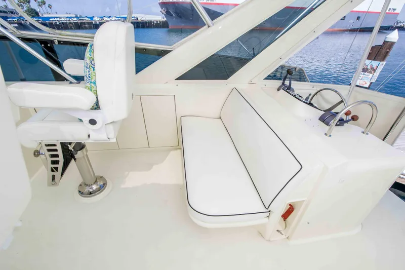 Slide: The Image of Hatteras 58 Convertible 1990 - 15