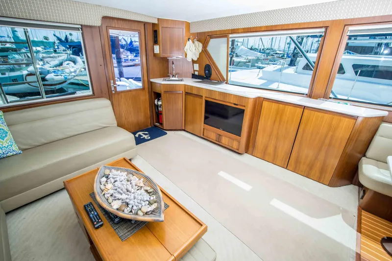 Slide: The Image of Hatteras 58 Convertible 1990 - 18