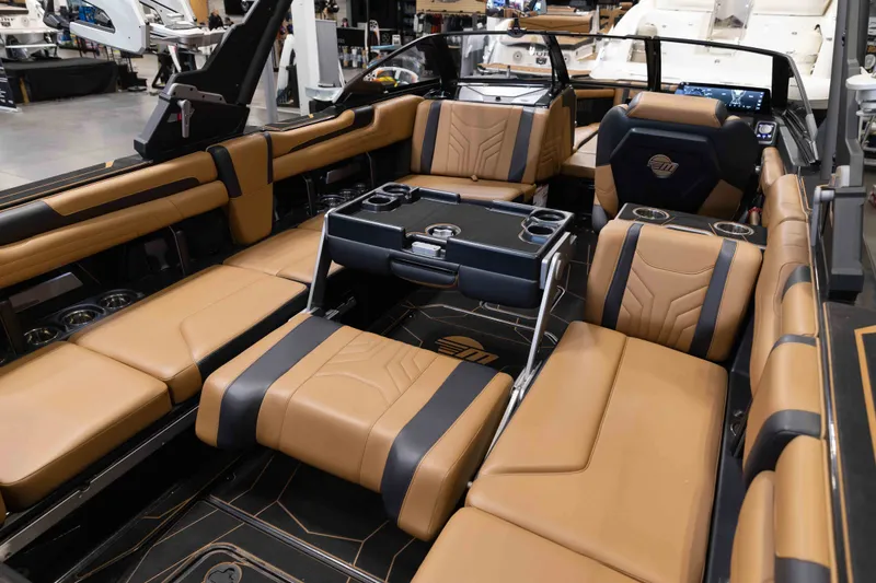 Slide: The Image of Malibu 25 LSV 2025 - 25