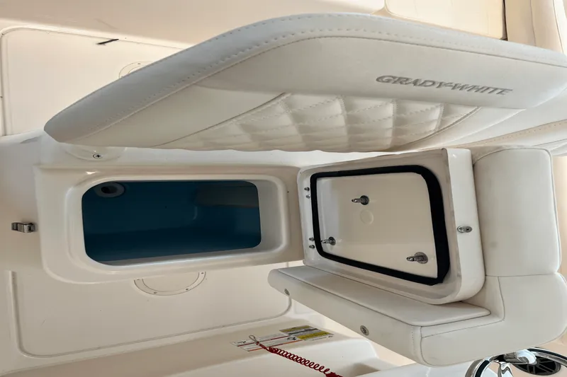 Slide: The Image of Grady-White Fisherman 216 2025 - 11