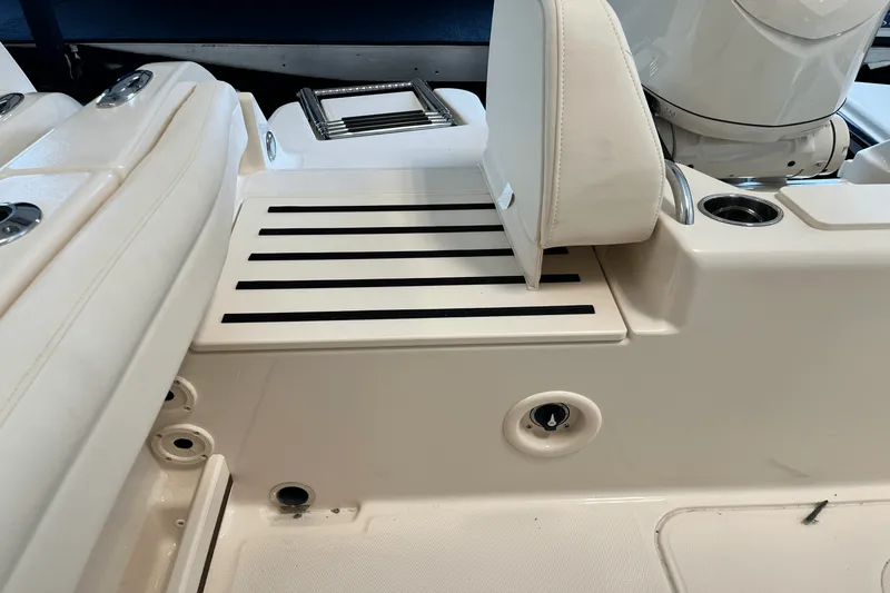 Slide: The Image of Grady-White Fisherman 216 2025 - 12