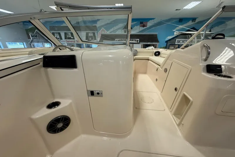 Slide: The Image of Grady-White Freedom 215 2025 - 17