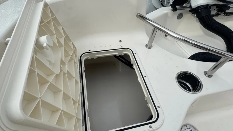 Slide: The Image of Pioneer 202 Sportfish 2026 - 9