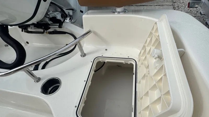 Slide: The Image of Pioneer 202 Sportfish 2026 - 6