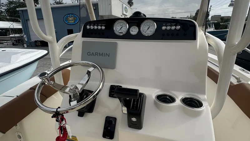 Slide: The Image of Pioneer 202 Sportfish 2026 - 8