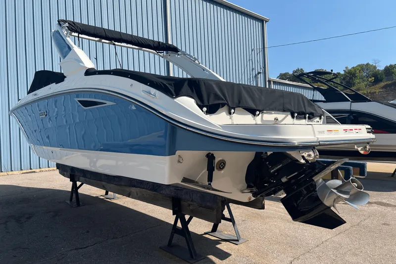 Slide: The Image of Sea Ray SDX 270 2025 - 2