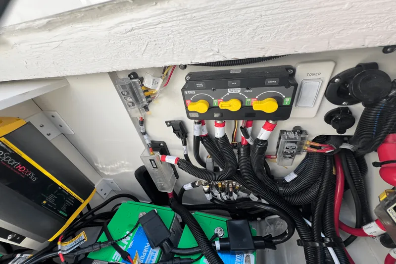 Slide: The Image of Sea Ray SDX 270 2025 - 28