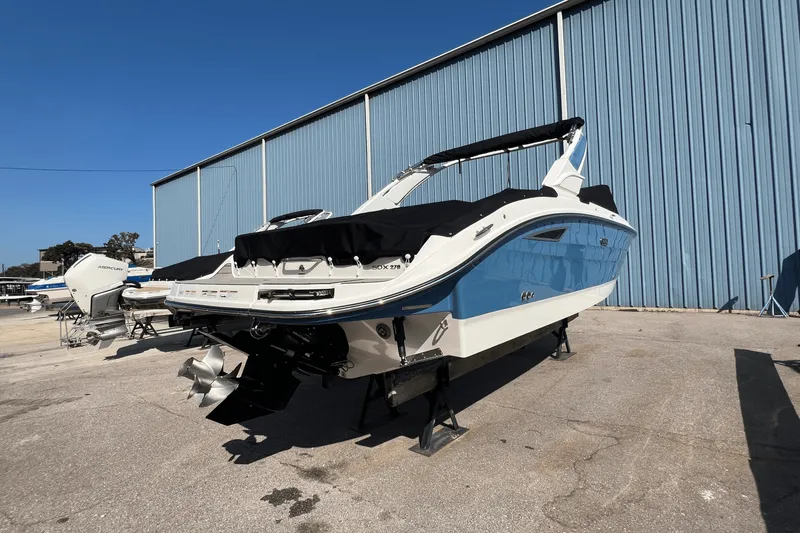 Slide: The Image of Sea Ray SDX 270 2025 - 5