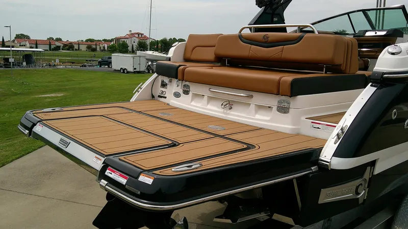 Slide: The Image of Chaparral 30 Surf 2024 - 6