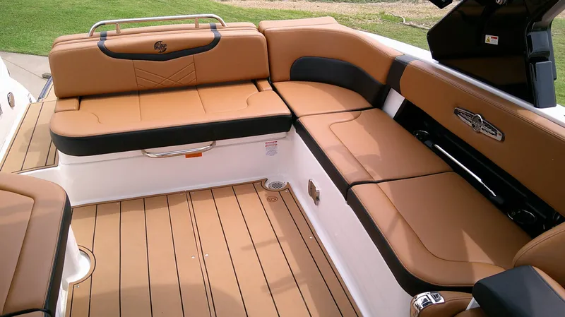 Slide: The Image of Chaparral 30 Surf 2024 - 10