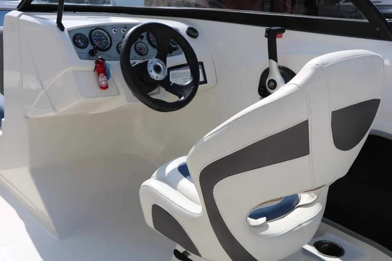 Slide: The Image of Tahoe 450 Ts 2016 - 20