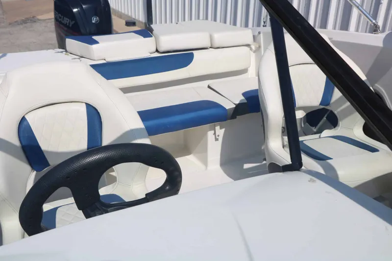 Slide: The Image of Tahoe 450 Ts 2016 - 18