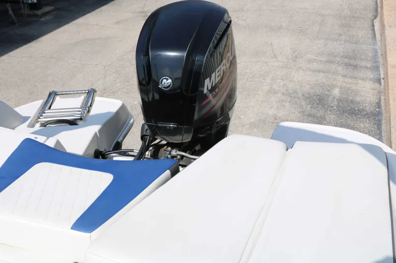 Slide: The Image of Tahoe 450 Ts 2016 - 24