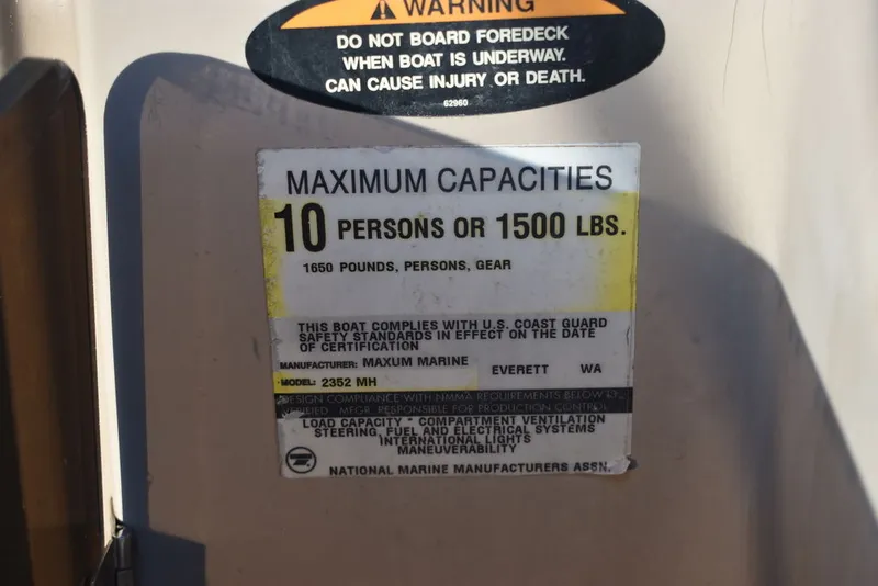 Slide: The Image of Maxum 2300SC 1999 - 27