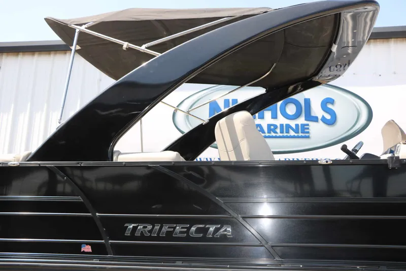 Slide: The Image of Trifecta 23 RF SS Arch 3.0 2019 - 22