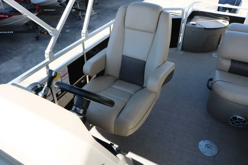 Slide: The Image of SUN Tracker Sportfish 20 Dlx 2025 - 43