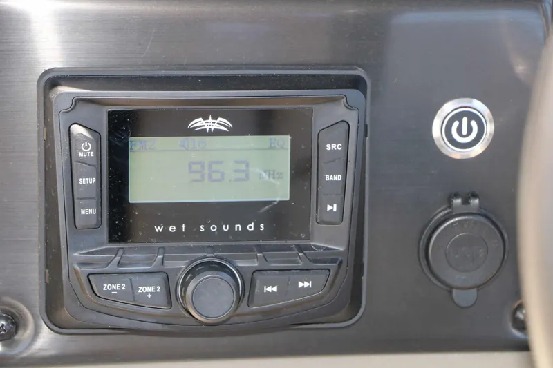 Slide: The Image of SUN Tracker Sportfish 20 Dlx 2025 - 26