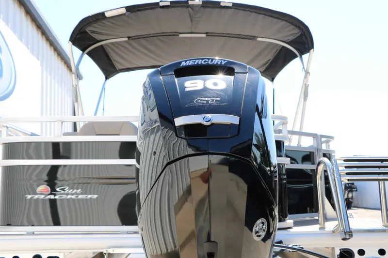 Slide: The Image of SUN Tracker Sportfish 20 Dlx 2025 - 4
