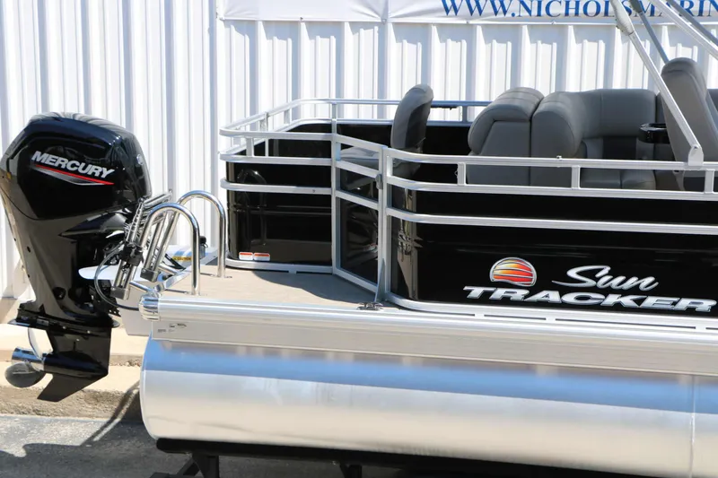 Slide: The Image of SUN Tracker Sportfish 20 Dlx 2025 - 12