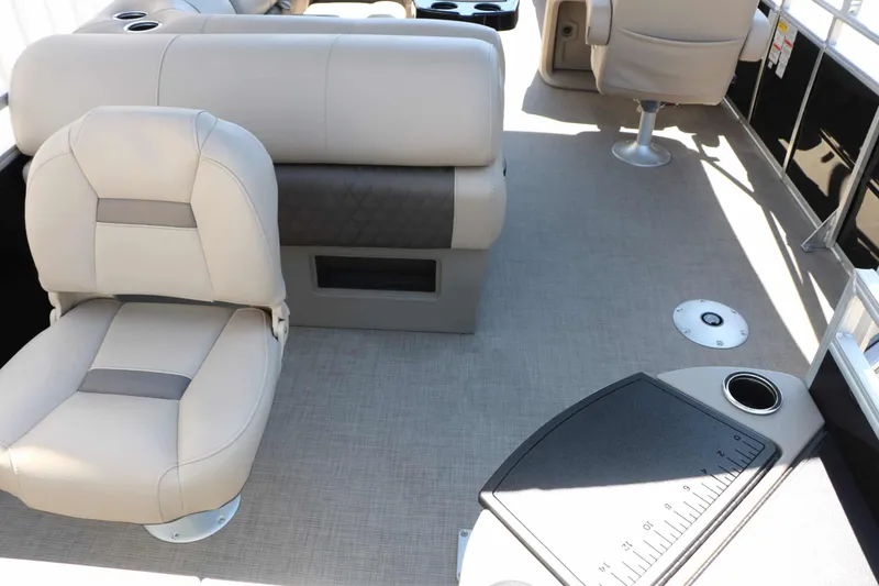 Slide: The Image of SUN Tracker Sportfish 20 Dlx 2025 - 17