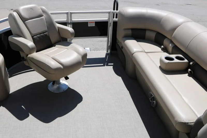 Slide: The Image of SUN Tracker Sportfish 20 Dlx 2025 - 35