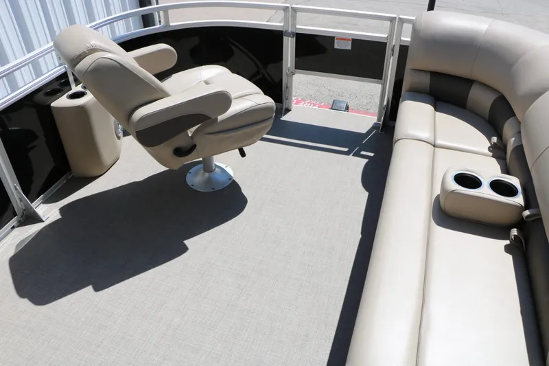 Slide: The Image of SUN Tracker Sportfish 20 Dlx 2025 - 34