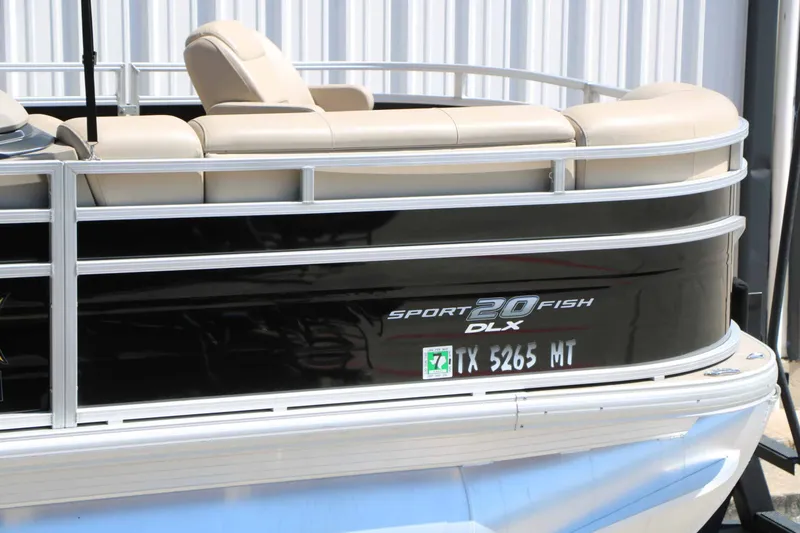 Slide: The Image of SUN Tracker Sportfish 20 Dlx 2025 - 11