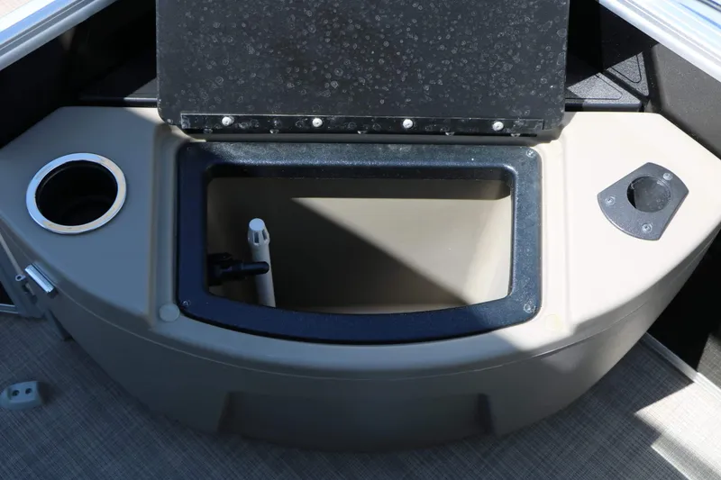Slide: The Image of SUN Tracker Sportfish 20 Dlx 2025 - 37