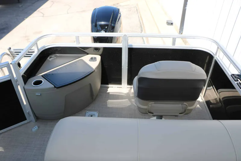 Slide: The Image of SUN Tracker Sportfish 20 Dlx 2025 - 36