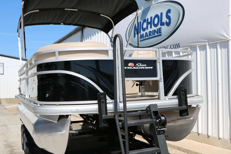 Slide: The Image of SUN Tracker Sportfish 20 Dlx 2025 - 6