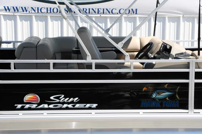 Slide: The Image of SUN Tracker Sportfish 20 Dlx 2025 - 13