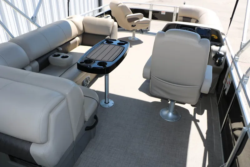 Slide: The Image of SUN Tracker Sportfish 20 Dlx 2025 - 18
